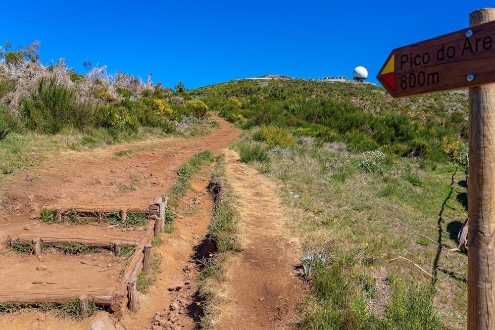 Dirt,Trail,For,Pedestrian,Access,To,The,Top,Of,Pico
